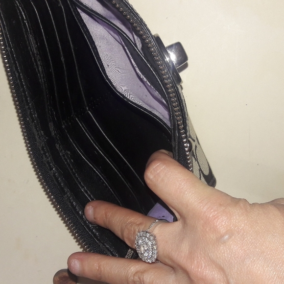 Coach Penelope Zippy Turnlock Signature Wristlet Wallet - Picture 4 of 5